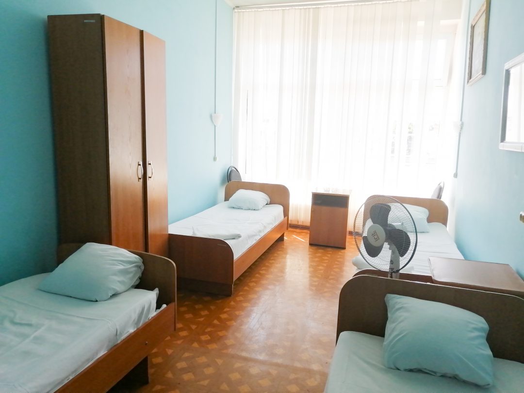 Трёхместный и более (Кровать в 4-местном номере эконом) отеля SMART HOTEL KDO БУЗУЛУК
