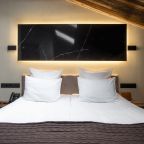 Номер «Полулюкс-мансарда» в отеле «MOLO»