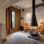 Ресепшн и входная зона отеля