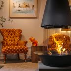 Подвесной кабин в лобби-баре MOLO