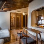 Гостиная зона номера «Люкс с камином»