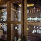 Магазин рыболовных снастей, База отдыха Золотой лотос