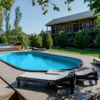 Открытый плавательный бассейн, База отдыха Золотой лотос