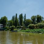 Первая береговая линия, База отдыха Золотой лотос