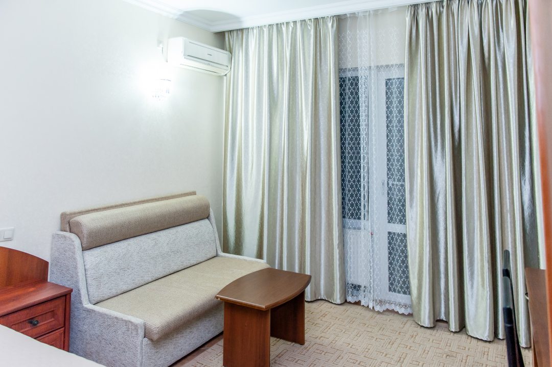 Двухместный (Комфорт улучшенный семейный с видом во двор) отеля Avallon, Сириус