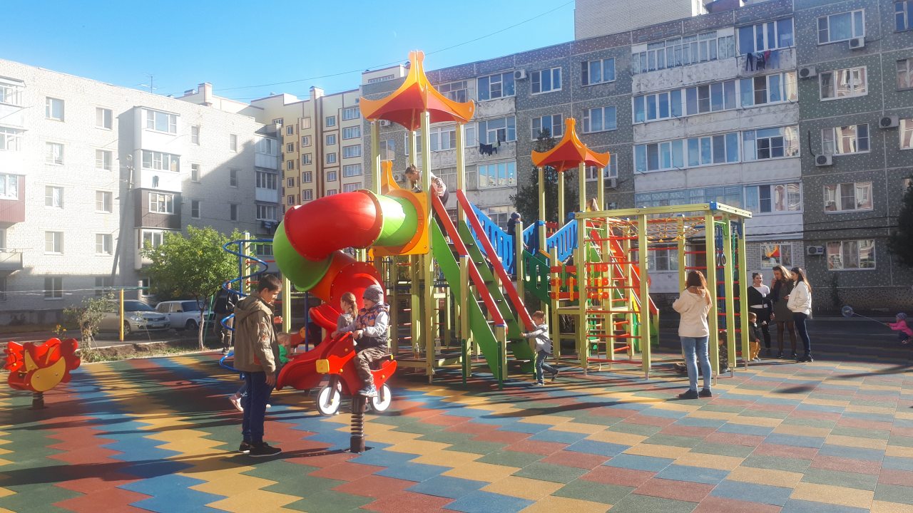 Детская площадка, Апартаменты Новые апартаменты в ЦЕНТРЕ города
