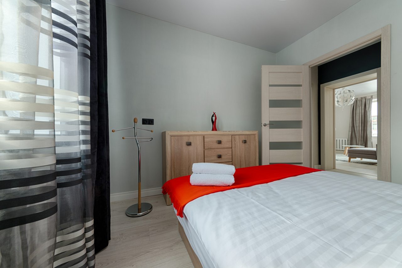 Апартаменты (Трехкомнатные апартаменты, пер. Броневой, 10), Апартаменты Home Apart Площадь Победы