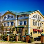 парковка под видеонаблюдением для гостей гостиницы, Отель Альбицкий Сад