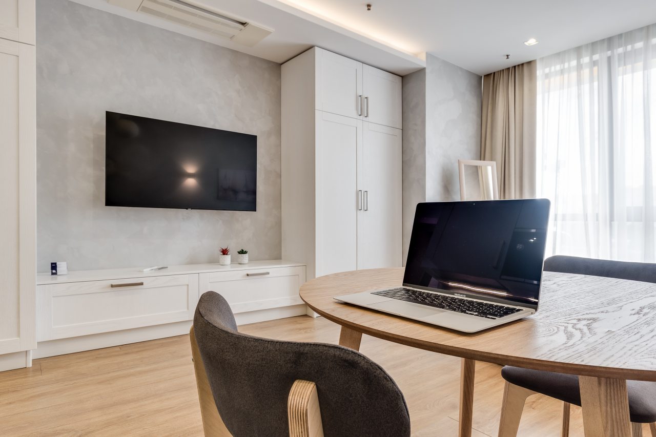 Полулюкс (Тихий уголок для 1-2 гостей. Рядом метро и парк), Business apartments