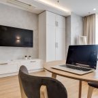 Полулюкс (Тихий уголок для 1-2 гостей. Рядом метро и парк), Business apartments