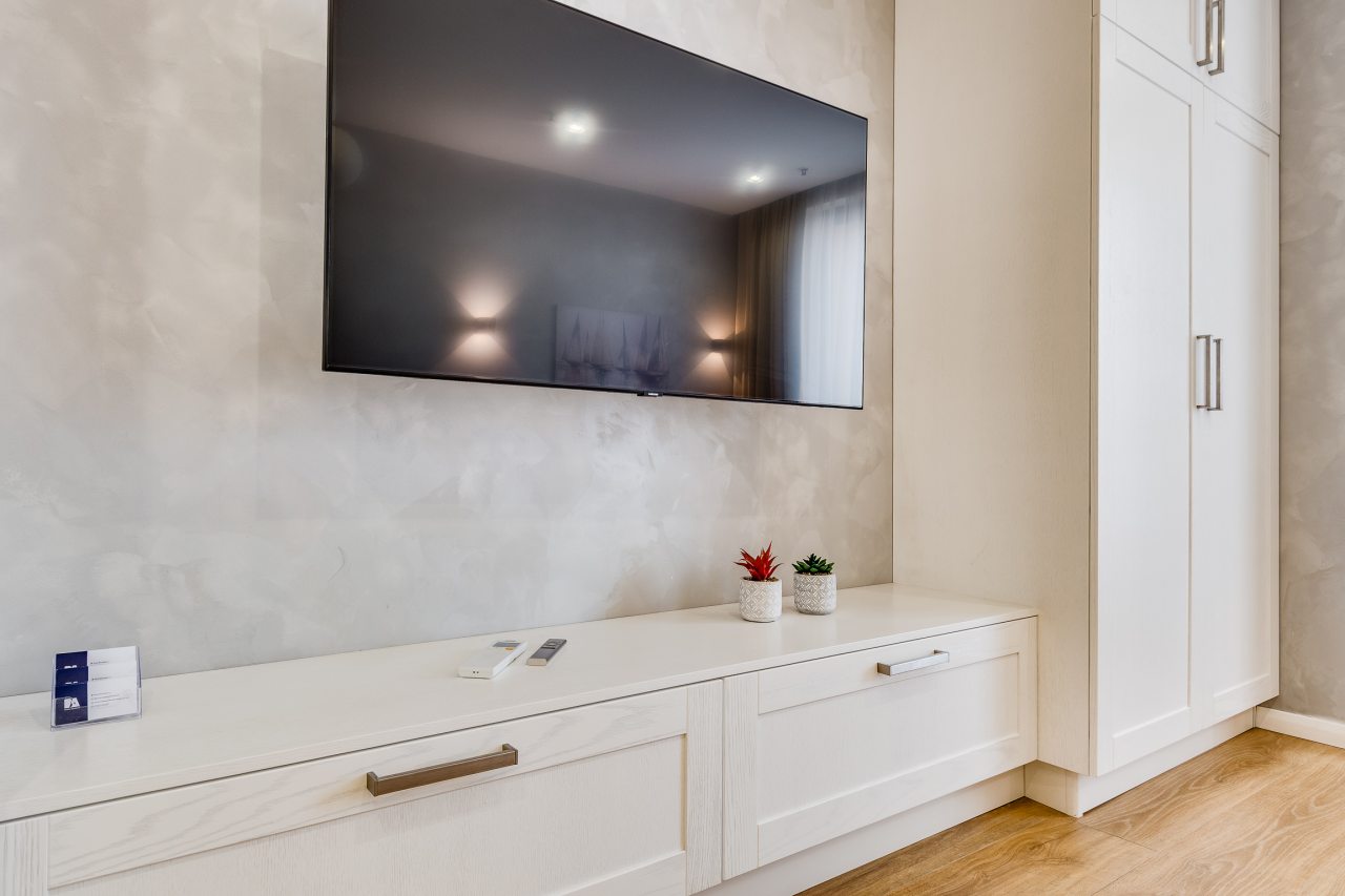 Полулюкс (Тихий уголок для 1-2 гостей. Рядом метро и парк), Business apartments