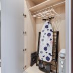 Полулюкс (Тихий уголок для 1-2 гостей. Рядом метро и парк), Business apartments