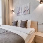 Полулюкс (Тихий уголок для 1-2 гостей. Рядом метро и парк), Business apartments