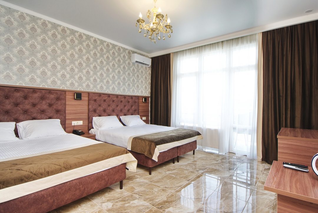Четырехместный (Четырехместный с балконом) отеля Grand Sofia, Кабардинка