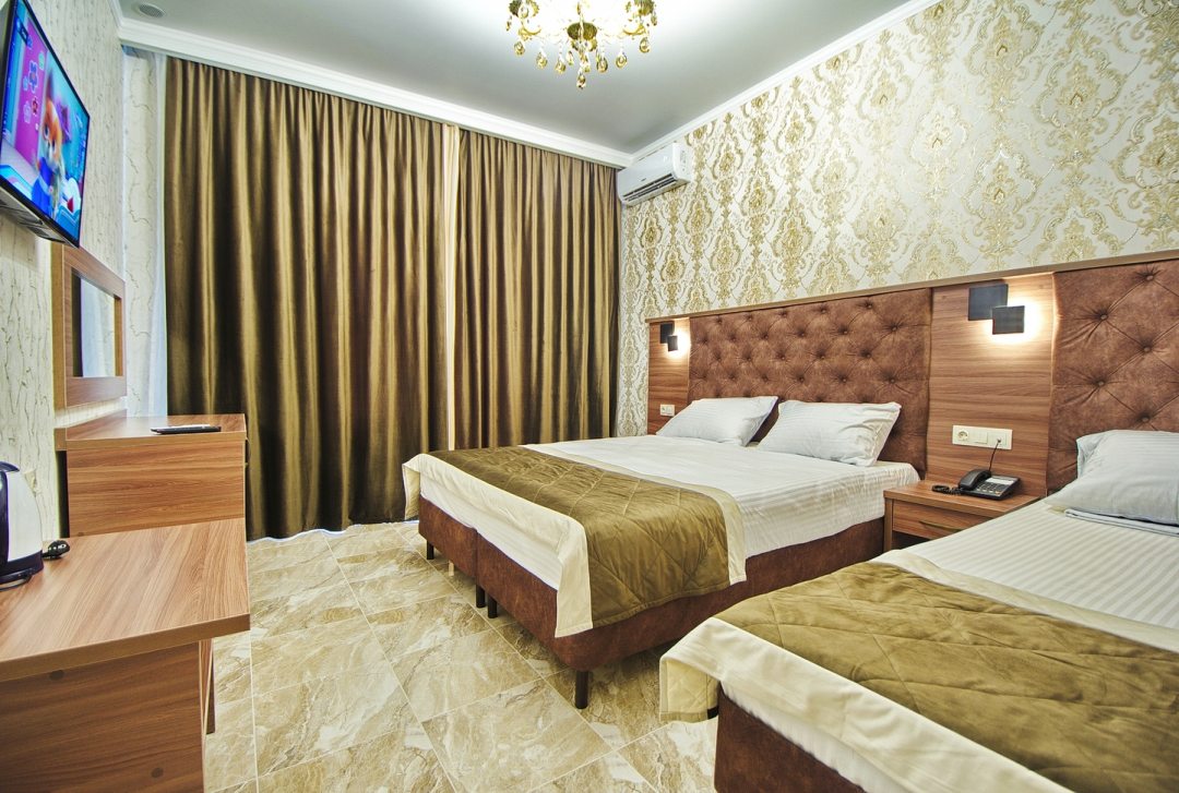 Трехместный (Трехместный номер с балконом) отеля Grand Sofia, Кабардинка