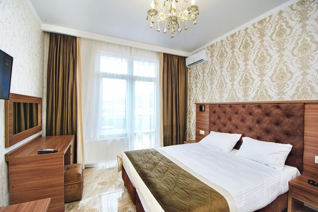 Двухместный (Двухместный номер с балконом) отеля Grand Sofia, Кабардинка