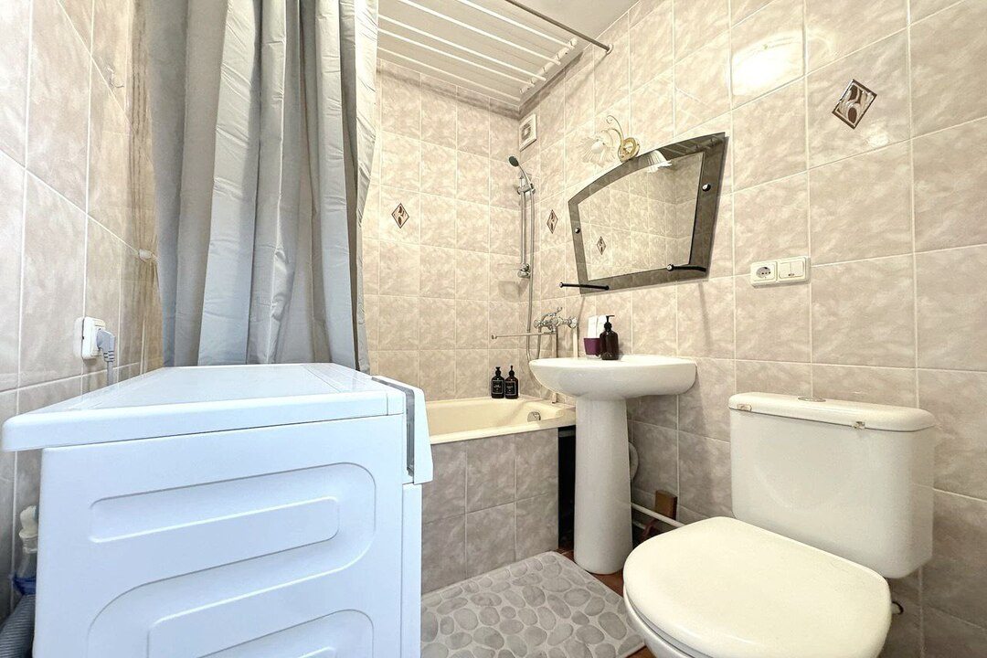 Апартаменты (Двухкомнатные апартаменты с кондиционером и балконом), Апартаменты Весенняя 25 Двухкомнатная квартира в центре