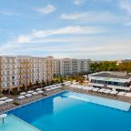 Бассейн, Отель Город Mira Family Resort & SPA Anapa Miracleon