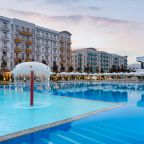 Бассейн, Отель Город Mira Family Resort & SPA Anapa Miracleon