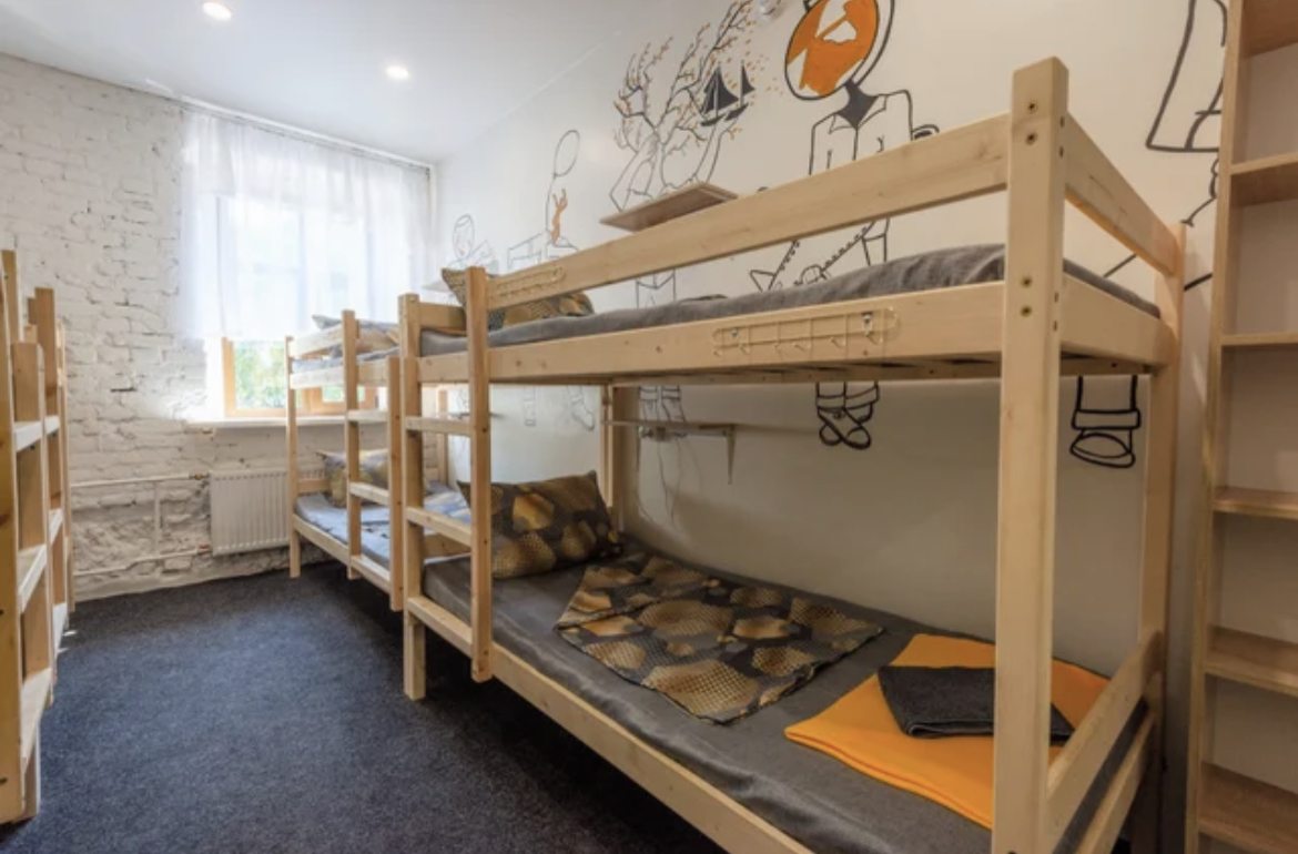 Восьмиместный (Кровать в общем номере с 8 кроватями с общей ванной) хостела Гости в гости, Санкт-Петербург