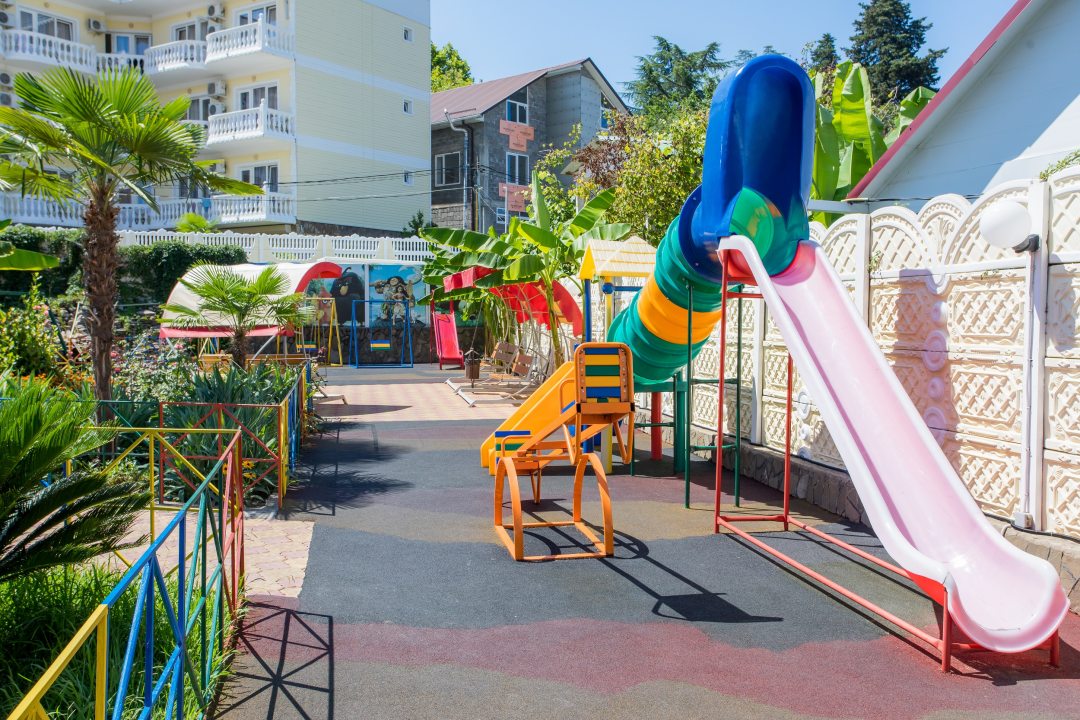 Детская площадка, Отель Греция
