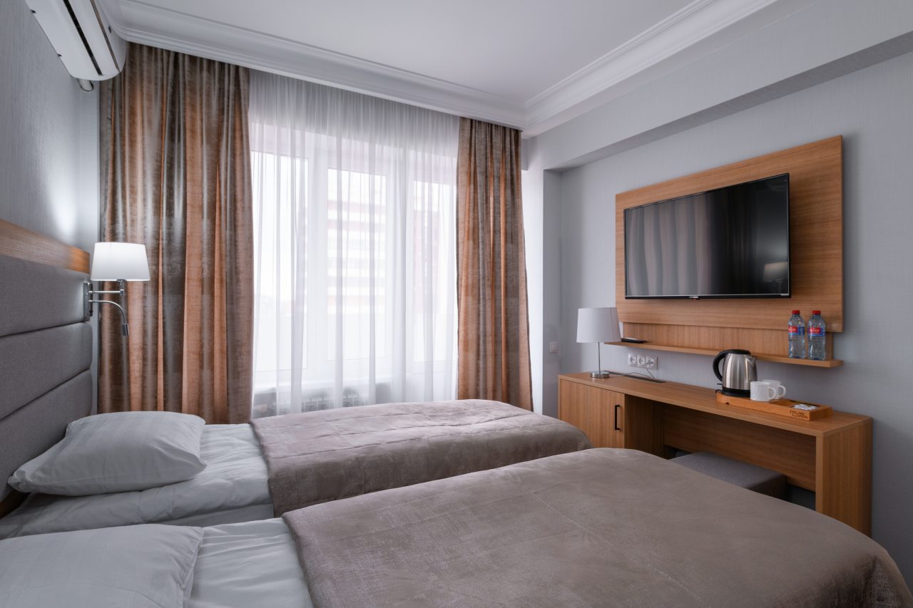 Двухместный (Стандарт+ с балконом/две односпальные или одна большая двуспальная кровать), Отель Ленинград