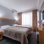 Двухместный (Стандарт+ с балконом/две односпальные или одна большая двуспальная кровать), Отель Ленинград