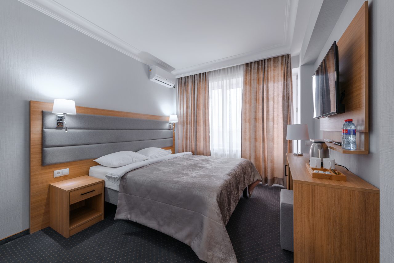 Двухместный (Стандарт+ с балконом/две односпальные или одна большая двуспальная кровать), Отель Ленинград