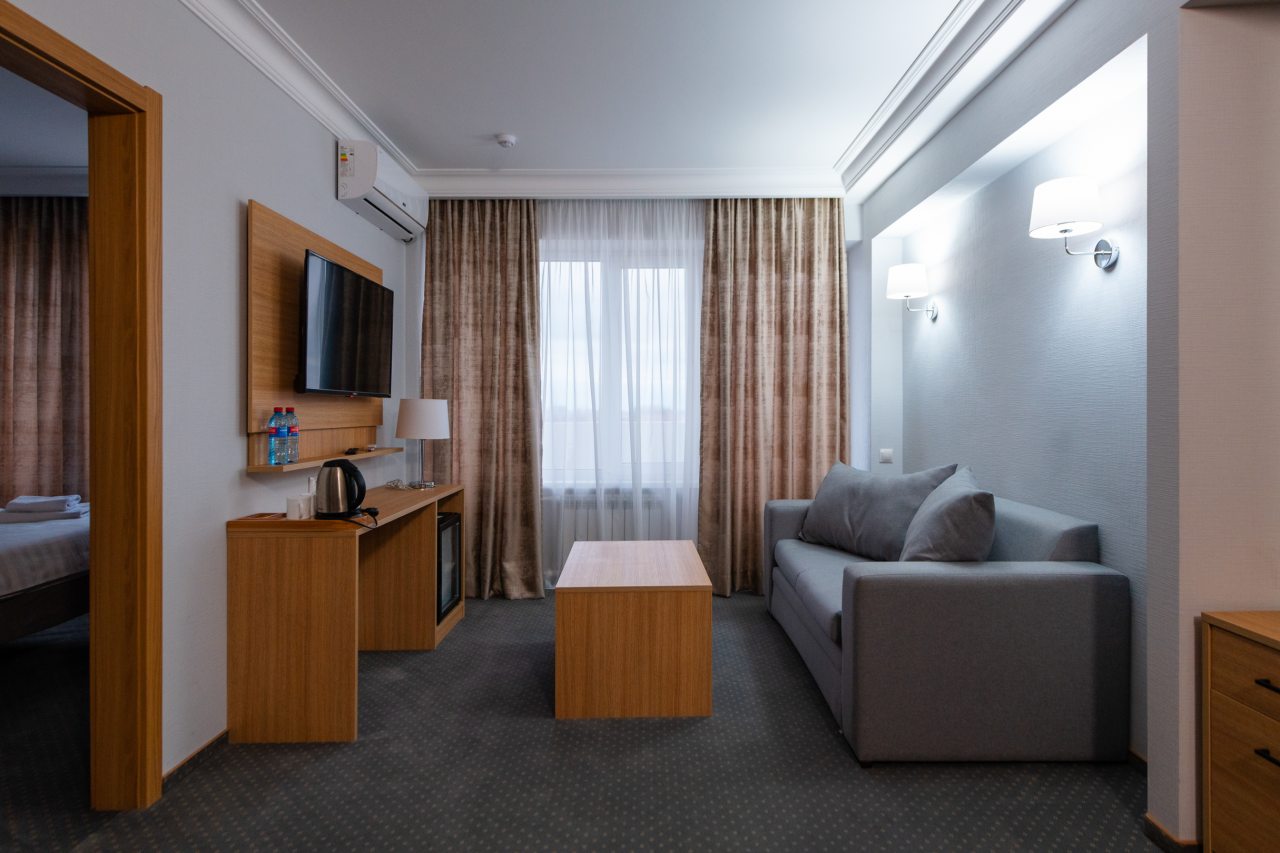 Люкс (Junior Suite двухкомнатный с балконом), Отель Ленинград