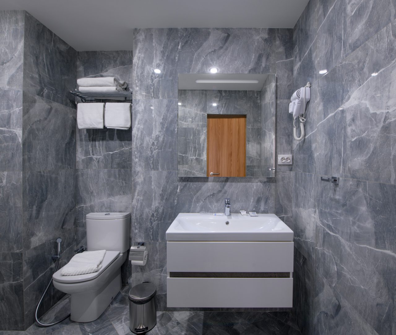 Люкс (Junior Suite двухкомнатный с балконом), Отель Ленинград