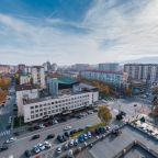 Парковка, Отель Ленинград