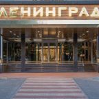 Парковка, Отель Ленинград