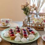 Апартаменты (Тишина и колокола у Ярославского кремля, однокомнатные апартаменты, на первом этаже), Апарт-отель У монастыря