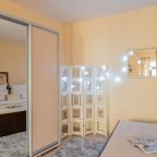 Апартаменты (Тишина и колокола у Ярославского кремля, однокомнатные апартаменты, на первом этаже), Апарт-отель У монастыря