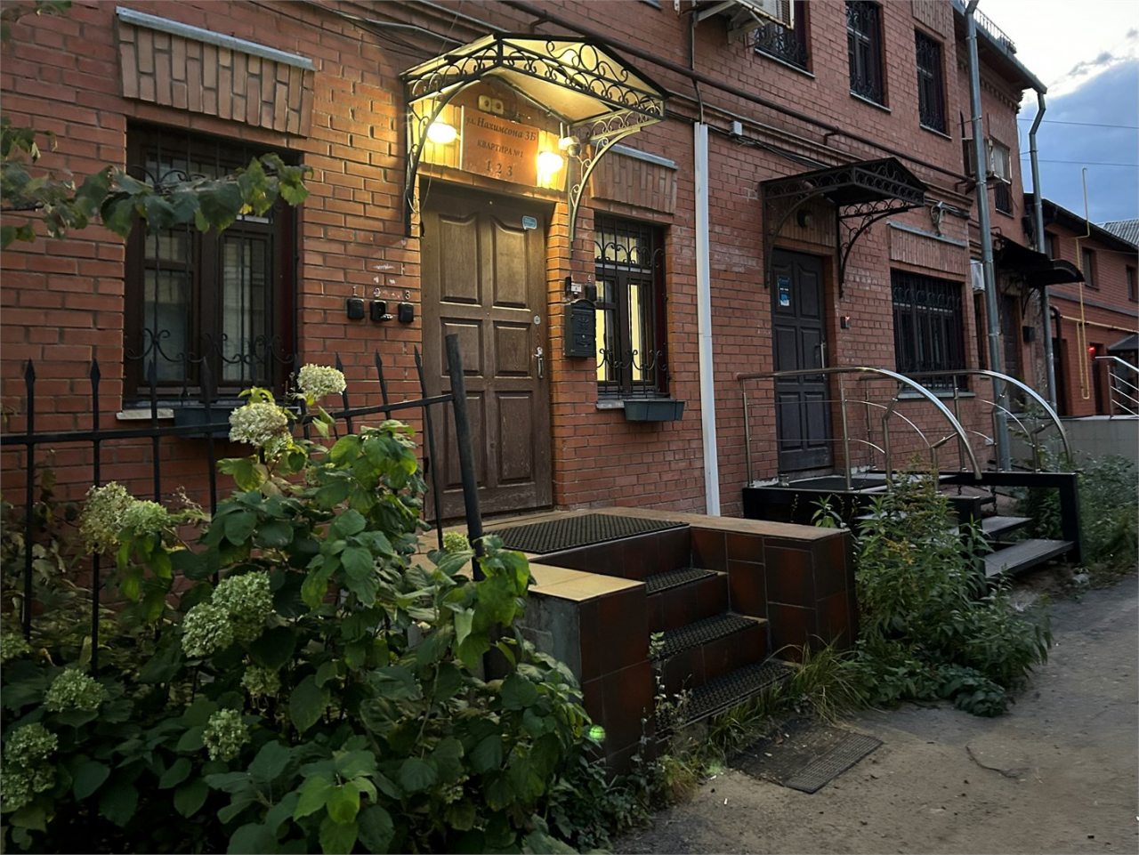 Апартаменты (Двухкомнатные Welcome2Yar у Ярославского кремля), Апарт-отель У монастыря