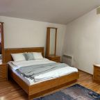 Апартаменты (На мансарде однокомнатные Welcome2Yar у Ярославского кремля), Апарт-отель У монастыря