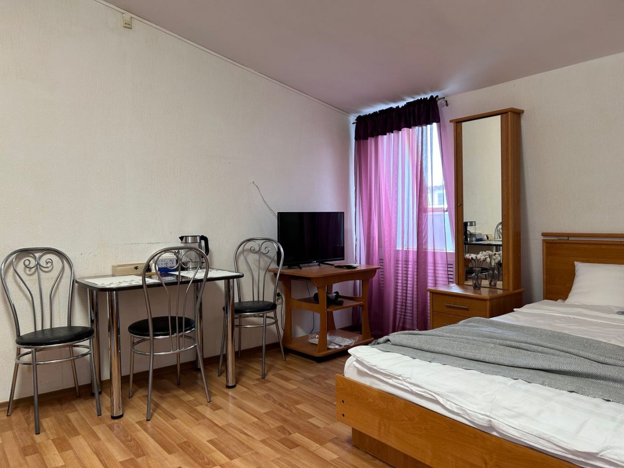 Апартаменты (На мансарде однокомнатные Welcome2Yar у Ярославского кремля), Апарт-отель У монастыря