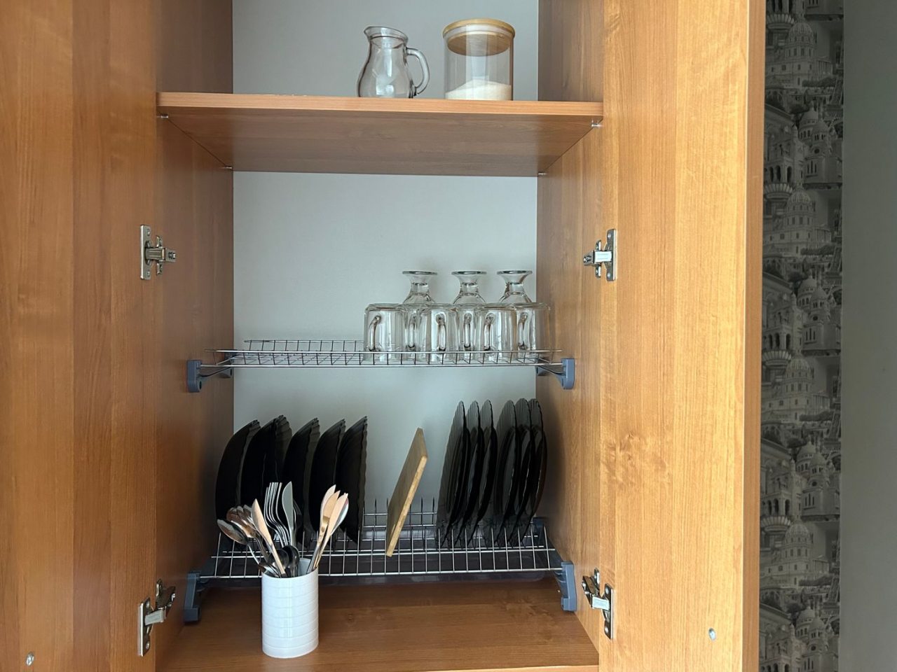 Апартаменты (На мансарде однокомнатные Welcome2Yar у Ярославского кремля), Апарт-отель У монастыря