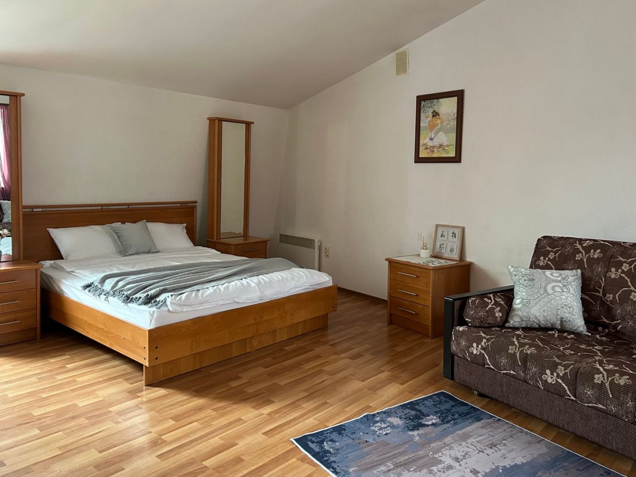 Апартаменты (На мансарде двухкомнатные Welcome2Yar у Ярославского кремля), Апарт-отель У монастыря