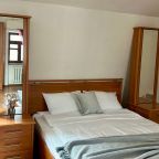 Апартаменты (На мансарде двухкомнатные Welcome2Yar у Ярославского кремля), Апарт-отель У монастыря