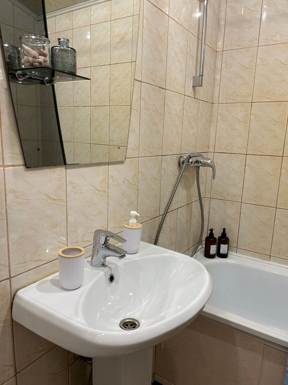 Апартаменты (На мансарде двухкомнатные Welcome2Yar у Ярославского кремля), Апарт-отель У монастыря