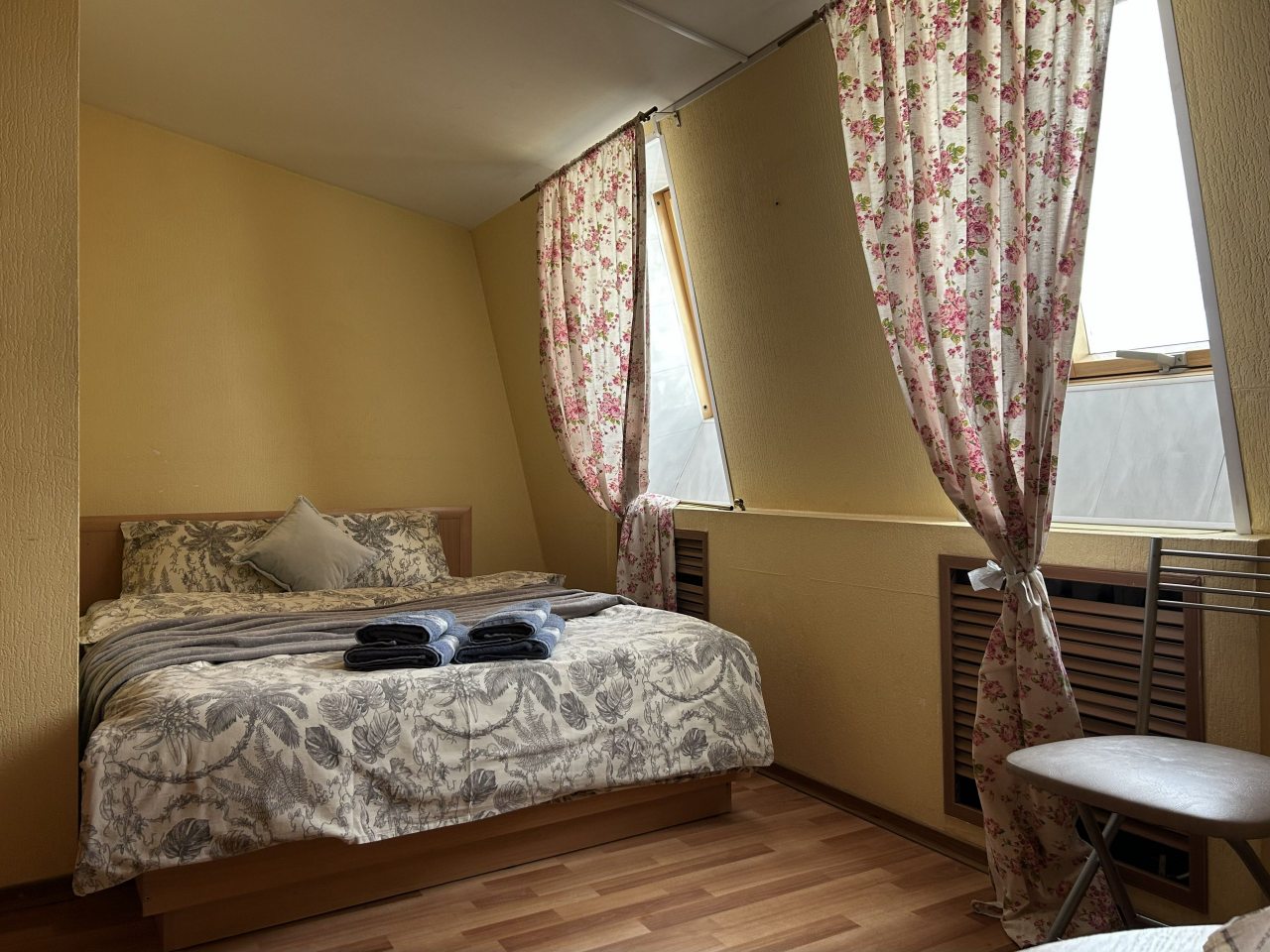 Апартаменты (На мансарде двухкомнатные Welcome2Yar у Ярославского кремля), Апарт-отель У монастыря