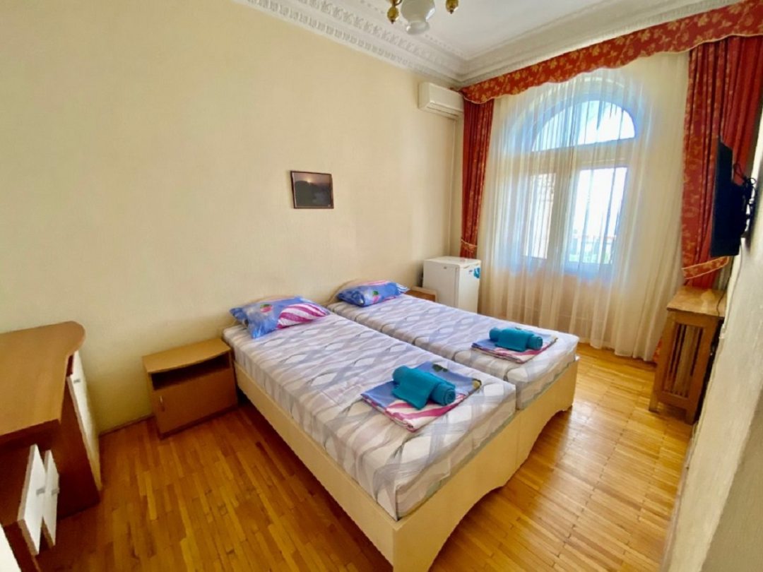 Двухместный (Однокомнатный Стандарт, с балконом, DBL / TWIN) отеля Крым-Дрим, Ялта