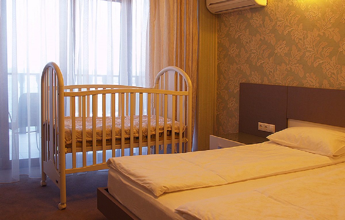 Детская кроватка, Отель Крым-Дрим