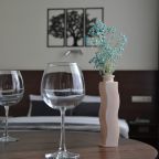 Полулюкс (De Luxe), Отель Тор