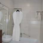 Полулюкс (De Luxe), Отель Тор