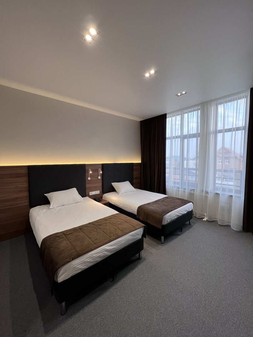 Двухместный (Стандарт 2 полуторных кровати) гостиницы Гранд ШАЛЕ, Абакан