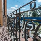 Студио (Двухуровневая стандарт четырехместная с балконом Демидов), Апартаменты Купеческий дом