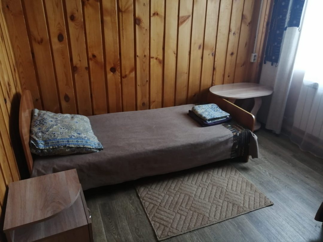 Трёхместный и более (Трёхместный номер с тремя раздельными кроватями) гостиницы Алтай Вояж, Чемал