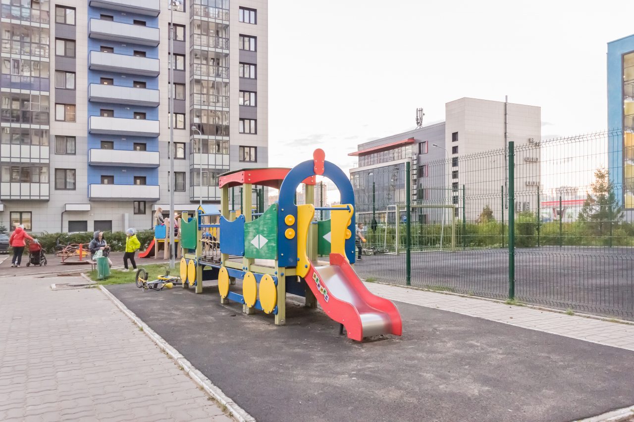 Детская площадка, Апартаменты Sweet Home Около Казанской Ривьеры